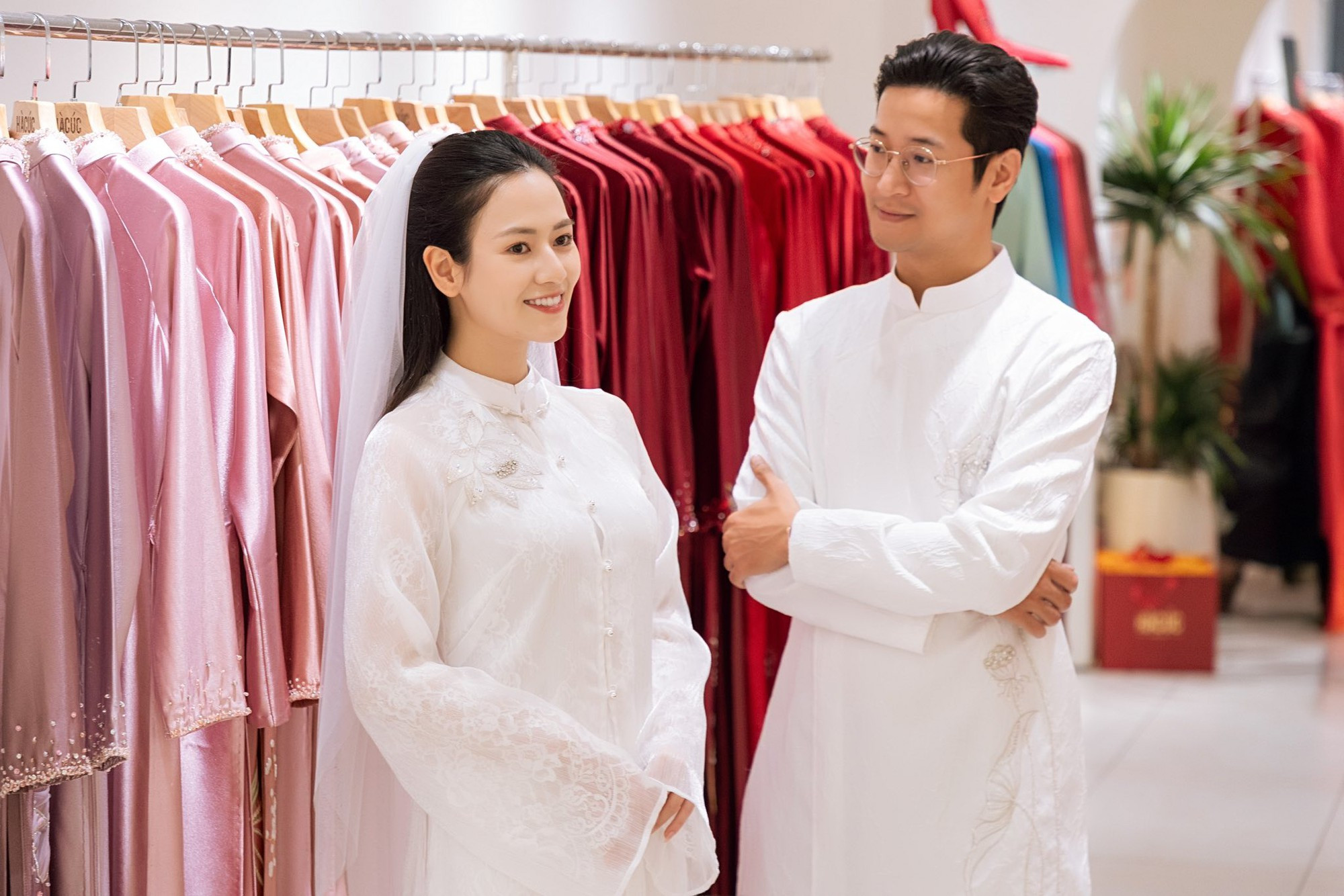 Việt Hoa xinh đẹp trong lễ ăn hỏi - Ảnh 3.