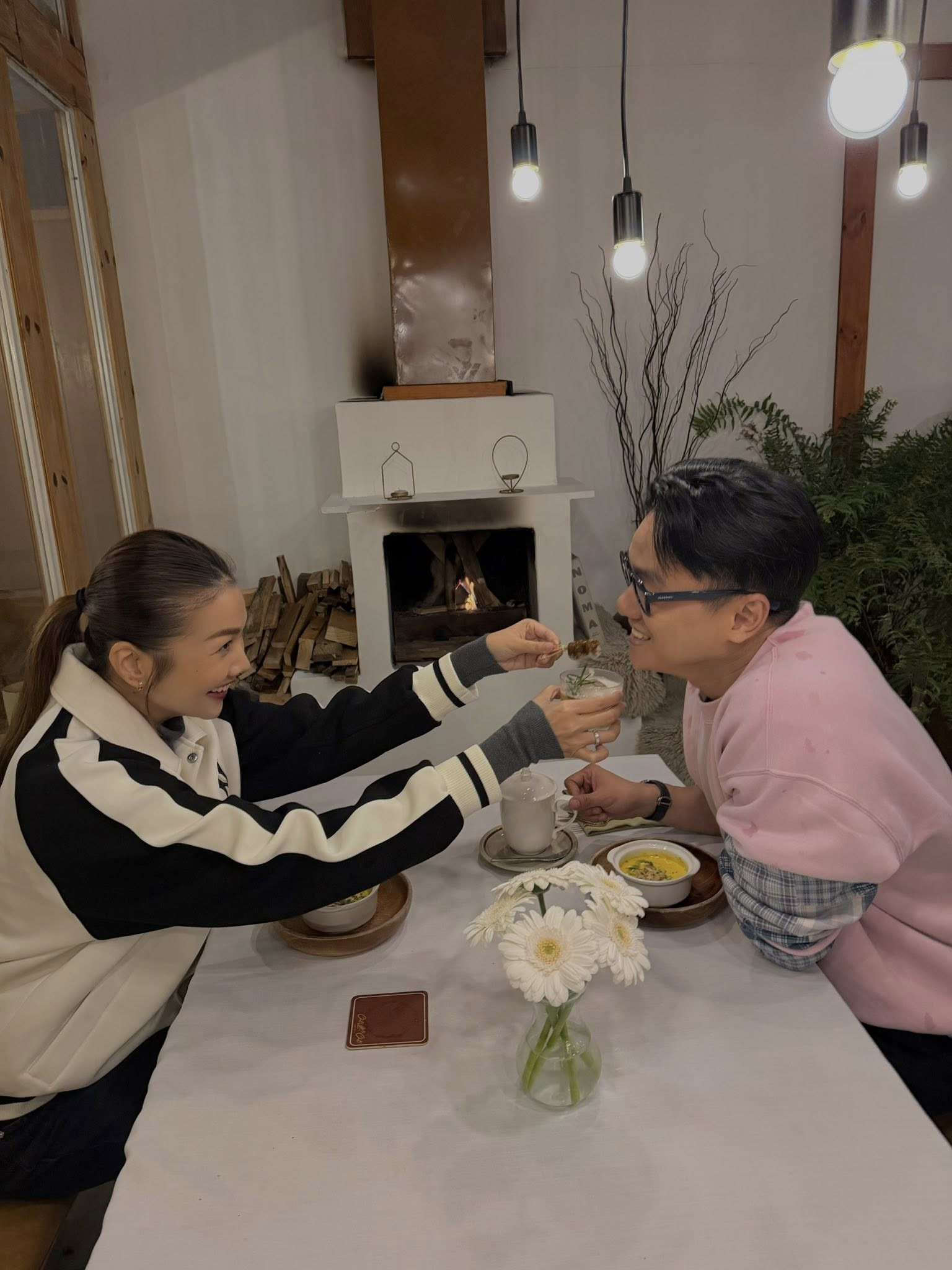 Siêu mẫu Thanh Hằng gây ấn tượng với vòng eo 43 tuổi gợi cảm và quyến rũ - Ảnh 7.