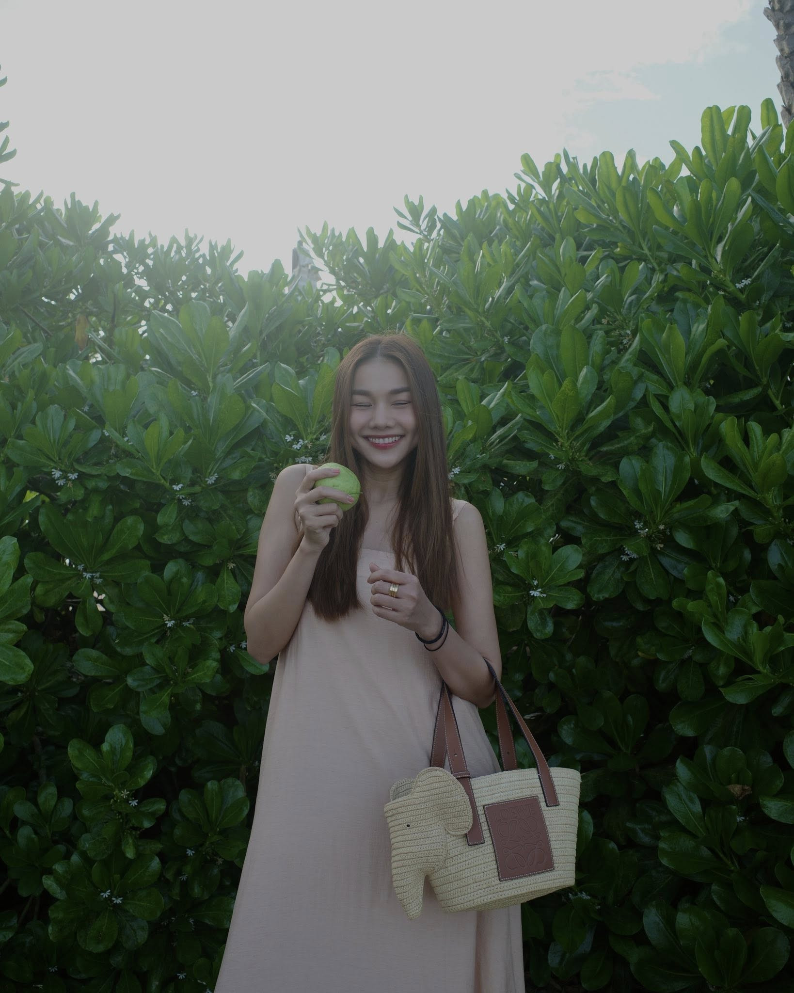 Siêu mẫu Thanh Hằng gây ấn tượng với vòng eo 43 tuổi gợi cảm và quyến rũ - Ảnh 3.