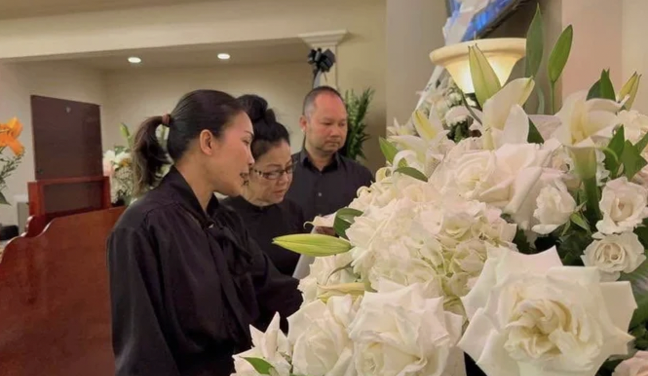 Vợ cũ Bằng Kiều tiết lộ tình trạng mẹ của Kasim Hoàng Vũ tại tang lễ con trai - Ảnh 1.