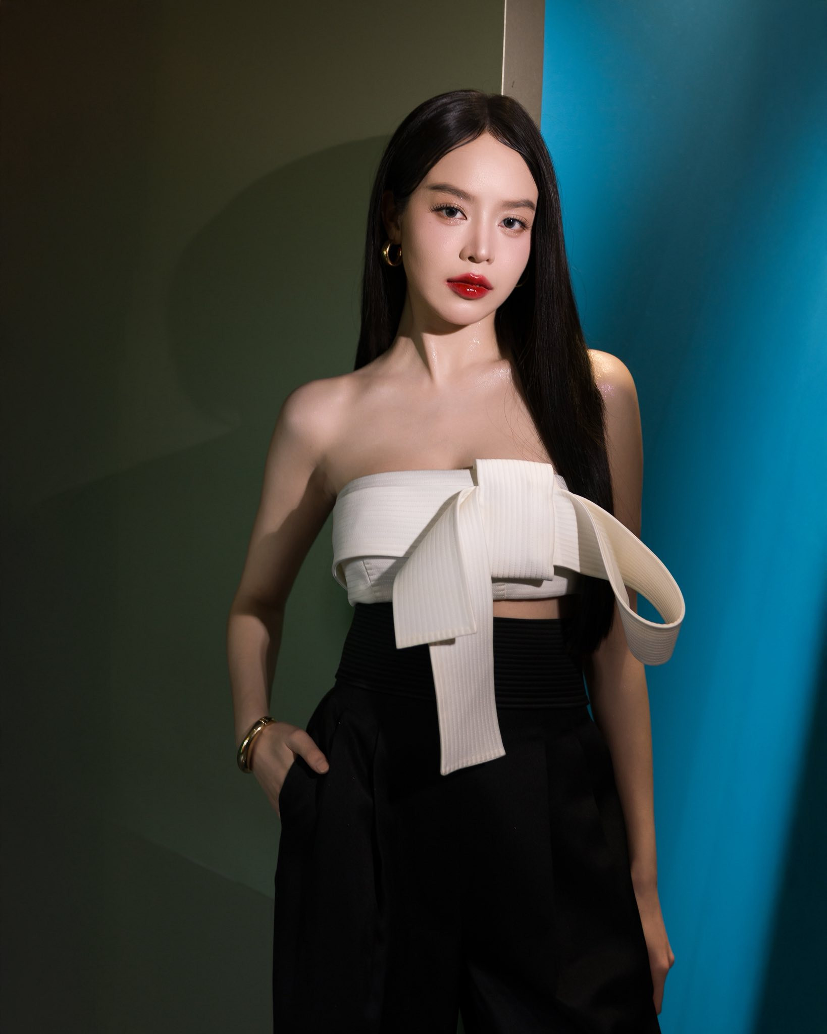 Vẻ đẹp đời thực tựa thiên thần của Hoa hậu Việt Nam quê Đà Nẵng vừa lộ tin đồn hẹn hò nam ca sĩ nhà giàu - Ảnh 5.