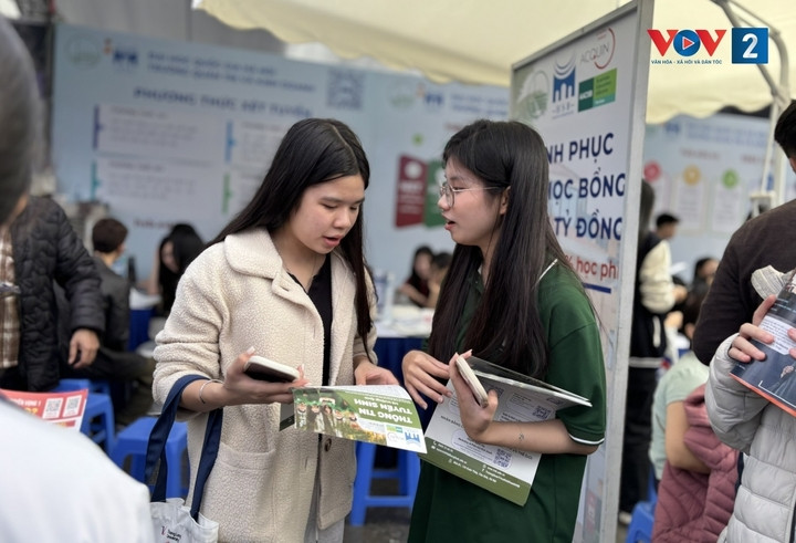 Theo quy định của Bộ GD&ĐT, số nguyện vọng, phương thức xét tuyển, lợi thế từ các chứng chỉ ngoại ngữ như IELTS đều giảm so với mọi năm.