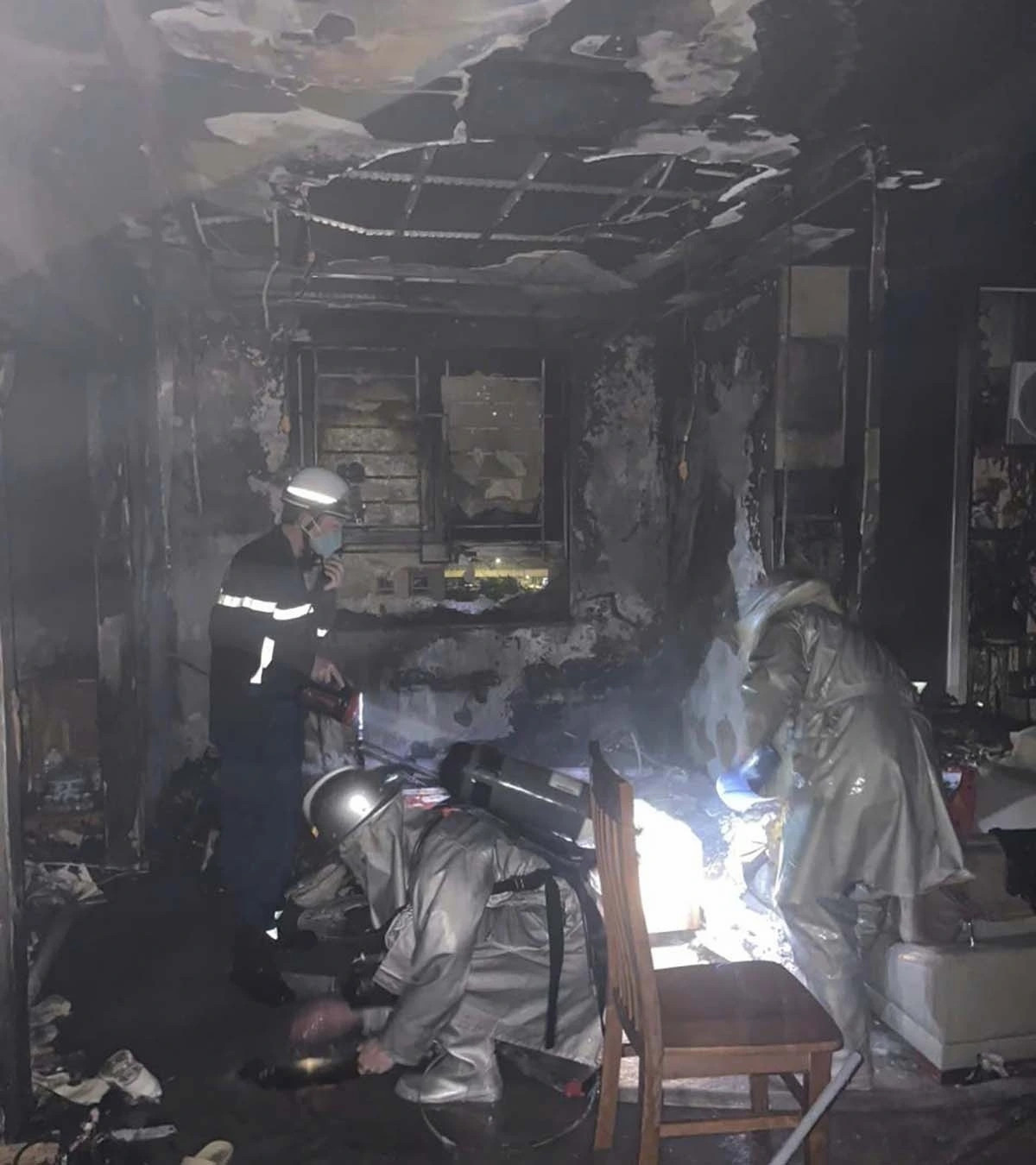 chay can ho tang 9 chung cu ecohome 1, kip thoi cuu 3 nguoi mac ket hinh anh 3