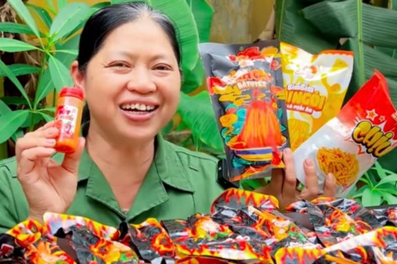 'Ăn Cùng Bà Tuyết' thu gần 230 tỷ đồng/năm trên TikTok Shop, Shopee? - Ảnh 1