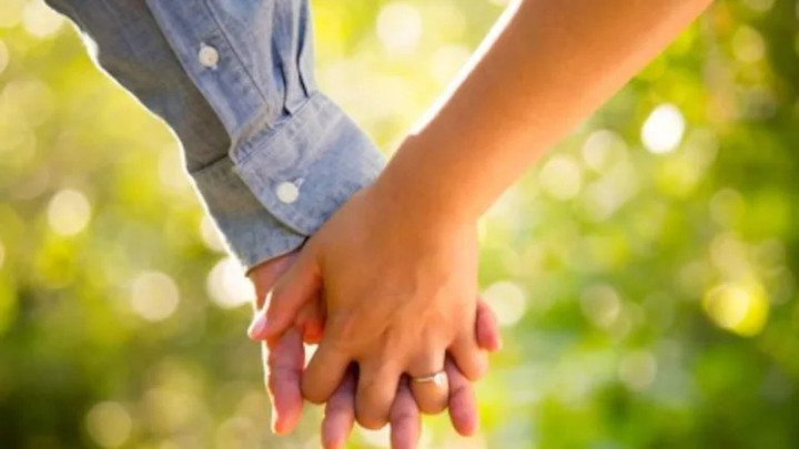 Trong nhiều năm, cuộc sống gia đình Khun Kwang được mô tả là ổn định và bình thường.