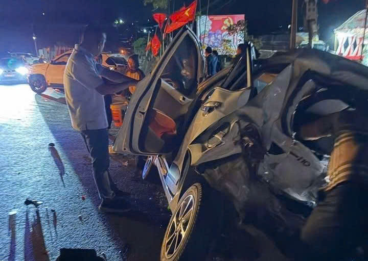 Tai nạn liên hoàn tại Đắk Lắk khiến một người chết , nhiều xe hư hỏng nặng - Ảnh 1.