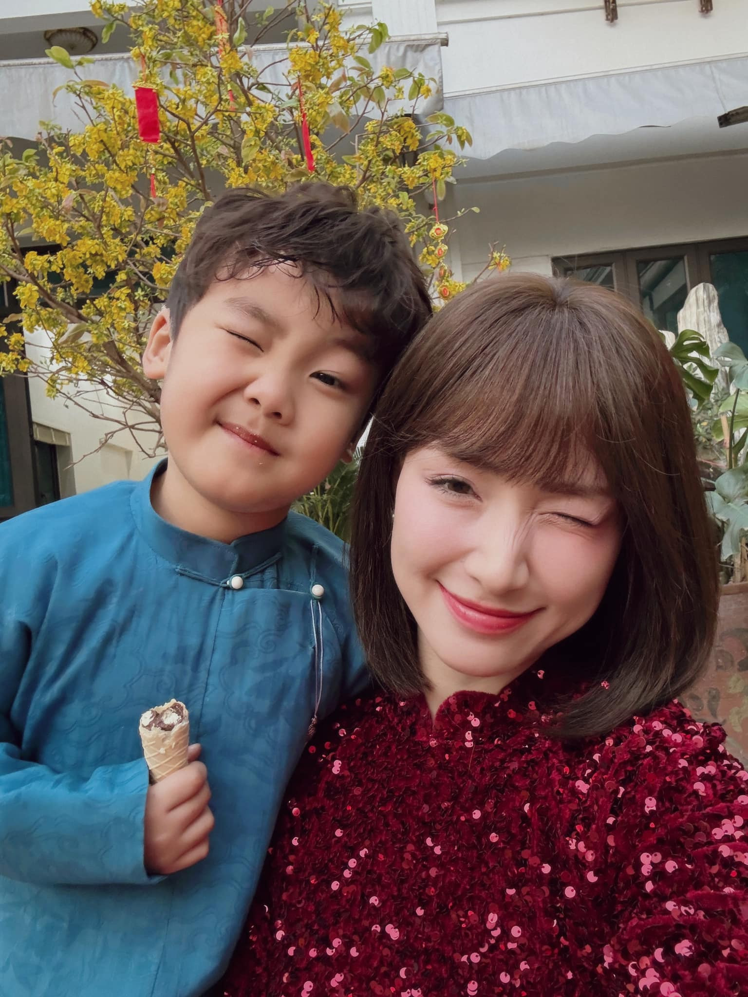 Trước khi công khai chồng là quân nhân, Hòa Minzy làm mẹ đơn thân, nuôi dạy con trai bằng tình yêu và sự tử tế - Ảnh 4.