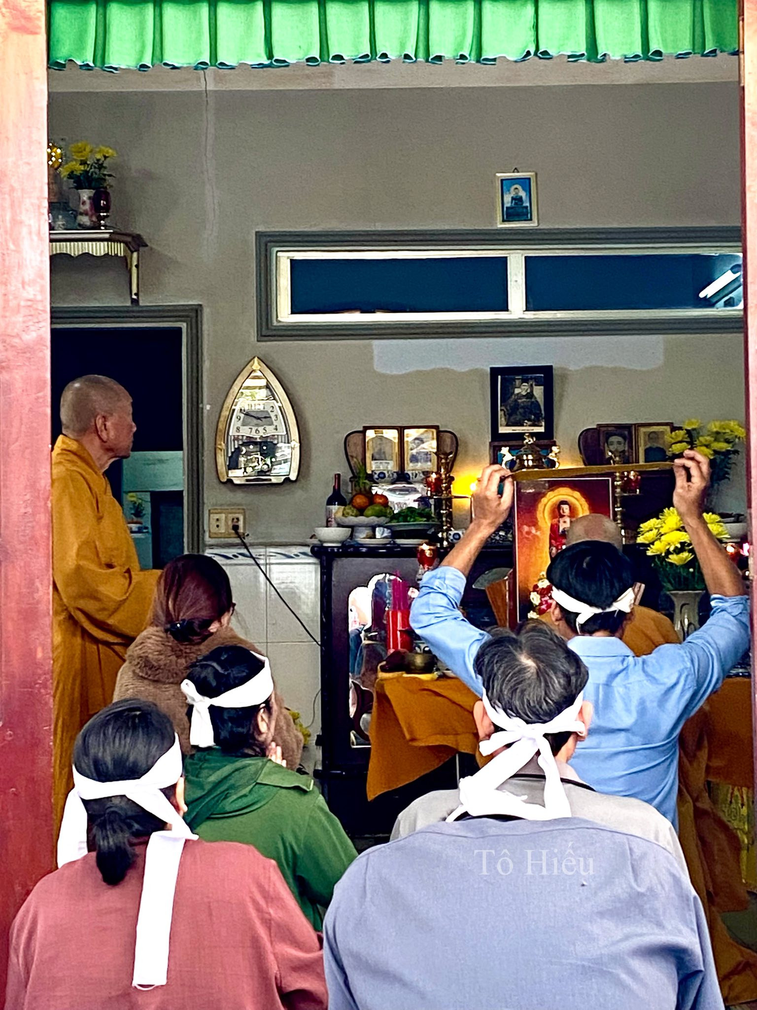 Gia đình Thương Tín tổ chức lễ 100 ngày: Thương nhớ người nghệ sĩ tài hoa - Ảnh 2.