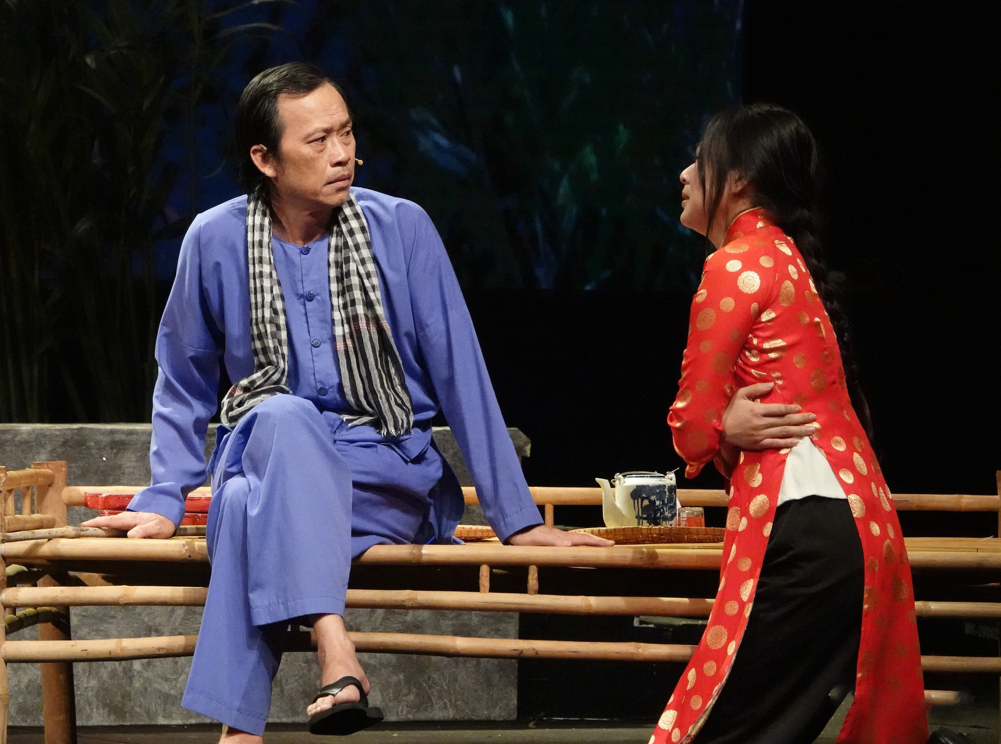 Nghệ sĩ Hoài Linh khiến nhiều người lo lắng khi một mình xuất hiện ở bệnh viện - Ảnh 3.