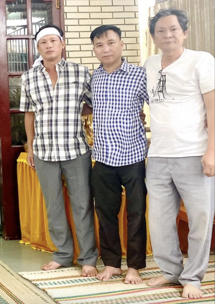 Nhạc sĩ Tô Hiếu tiết lộ về 2 người em gái ở nước ngoài mới về Việt Nam của cố nghệ sĩ Thương Tín插图1 Thương Tín và các em gái: Đoàn tụ cảm động sau 100 ngày mất - Ảnh 3.