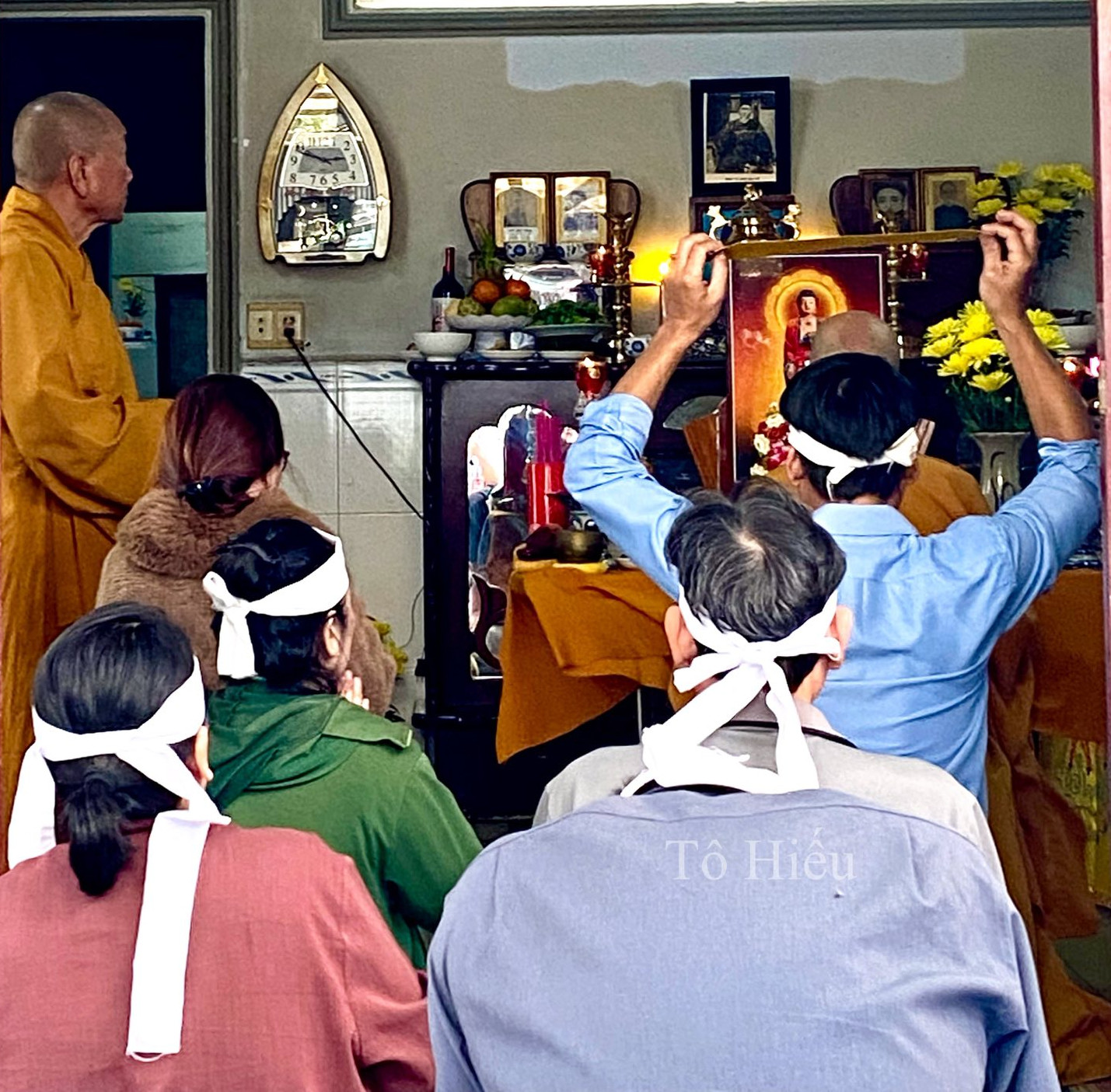 Nhạc sĩ Tô Hiếu tiết lộ về 2 người em gái ở nước ngoài mới về Việt Nam của cố nghệ sĩ Thương Tín插图 Thương Tín và các em gái: Đoàn tụ cảm động sau 100 ngày mất - Ảnh 2.