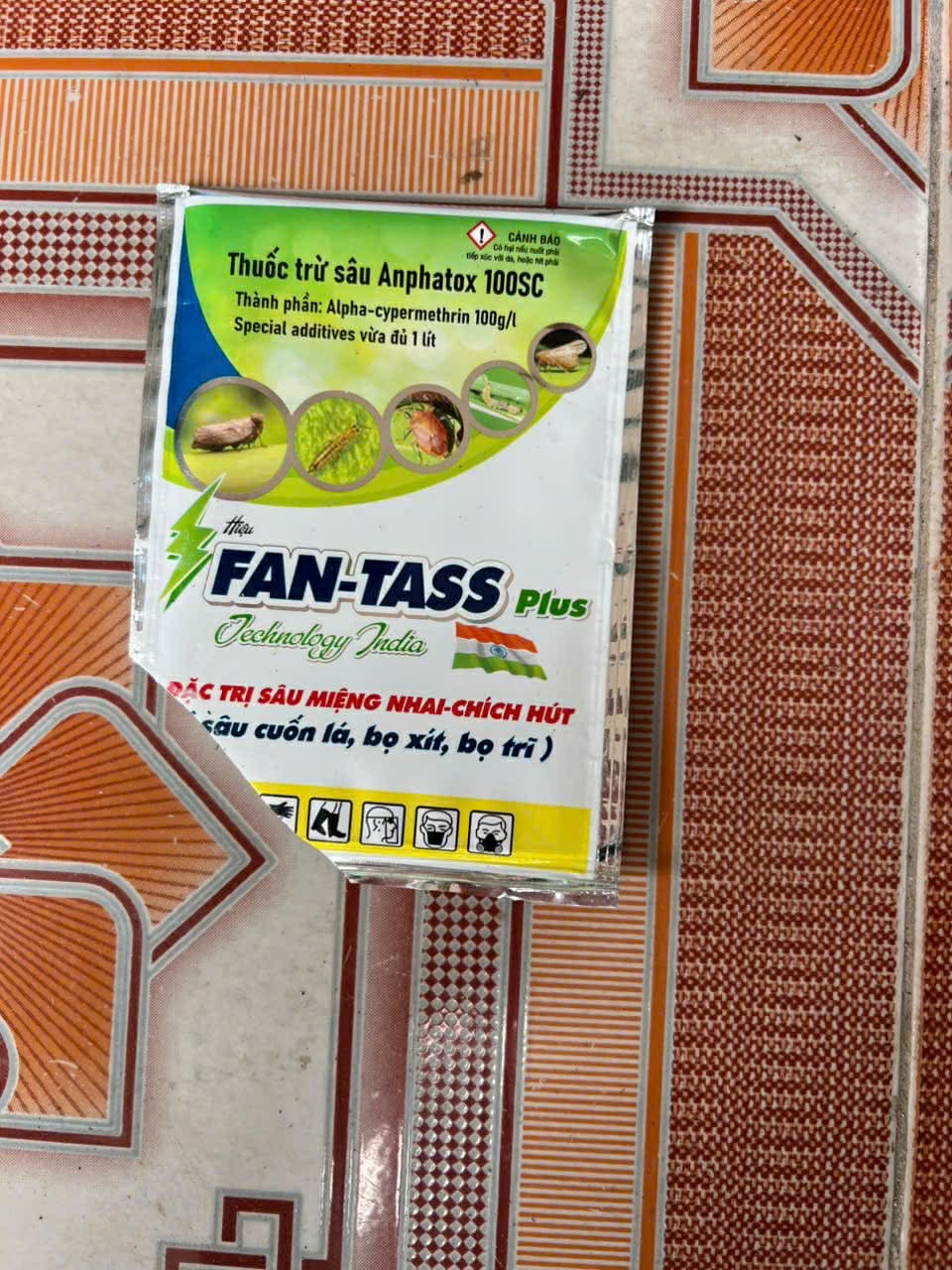 Vụ nữ sinh lớp 7 uống thuốc trừ sâu: Nhà trường vẫn khẳng định