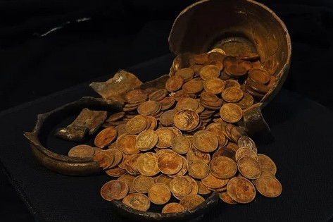 Cải tạo nhà cho khách, thợ sửa ống nước phát hiện 30kg tiền vàng nguyên chất插图1