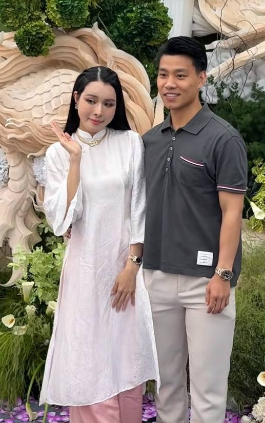 Bạn gái Văn Thanh bị chê nhan sắc ngoài đời khác xa trên ảnh - Ảnh 2.