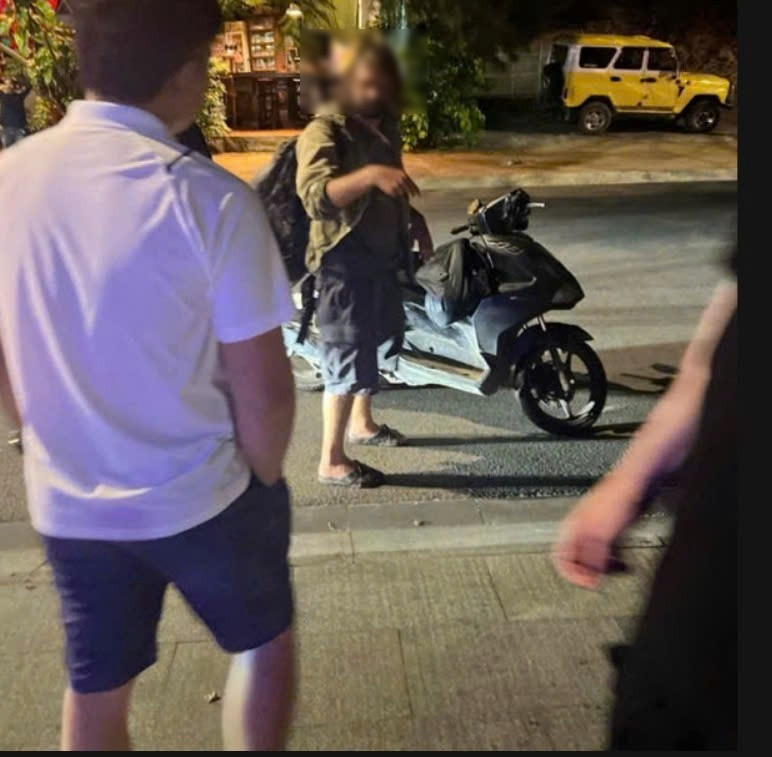 Người nước ngoài đâm trọng thương thiếu tá công an khi xử lí tai nạn giao thông - Ảnh 1.