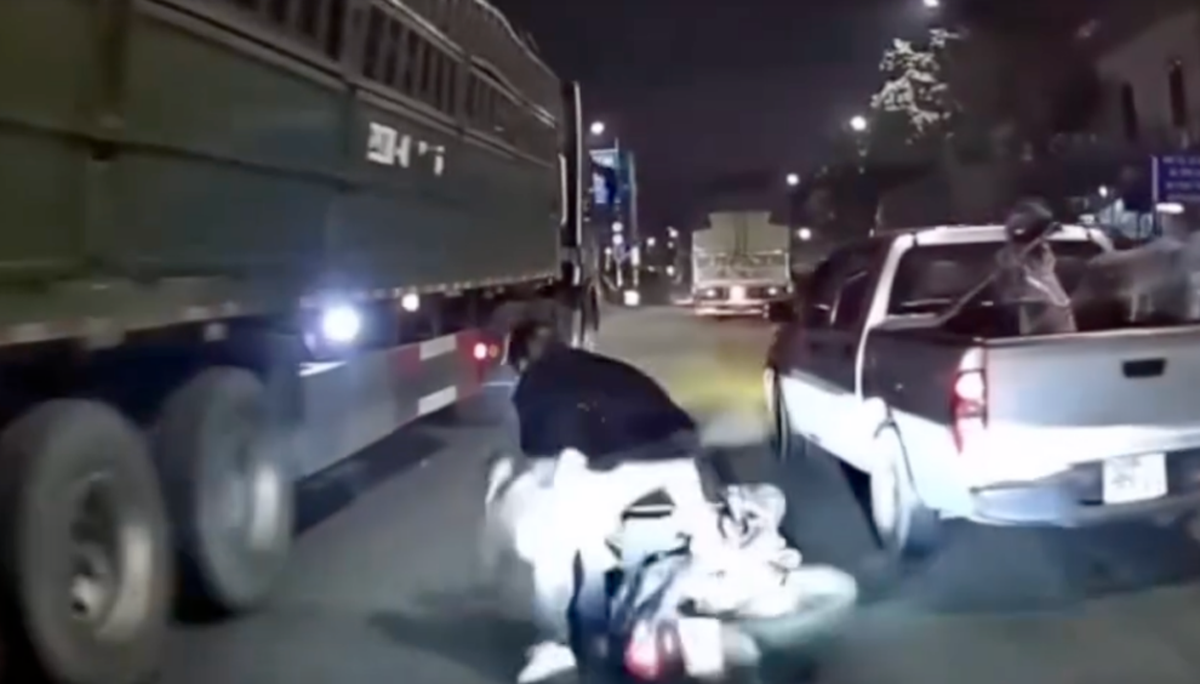 Công an làm việc với tài xế ô tô bán tải liên quan vụ 3 người đi xe máy bị chèn ngã插图 Untitled 1 copy.png