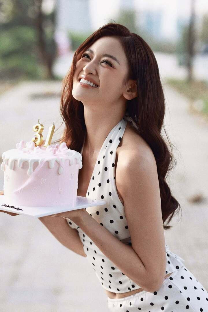 Ở tuổi 31, Thùy Anh được khen ngày càng thăng hạng về cả nhan sắc lẫn sự nghiệp.