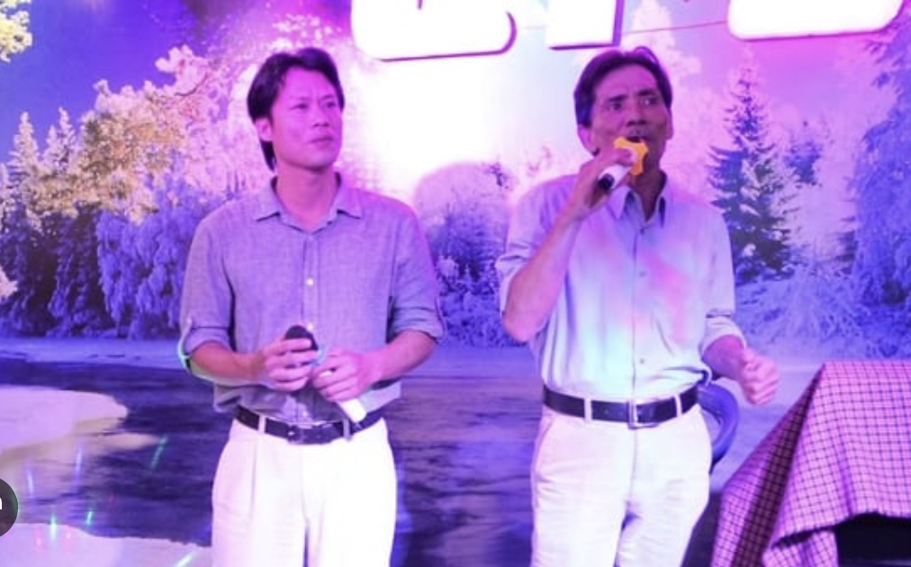 Người vợ đầu tiên của Thương Tín và cuộc sống của con trai tại tang lễ 100 ngày - Ảnh 2.