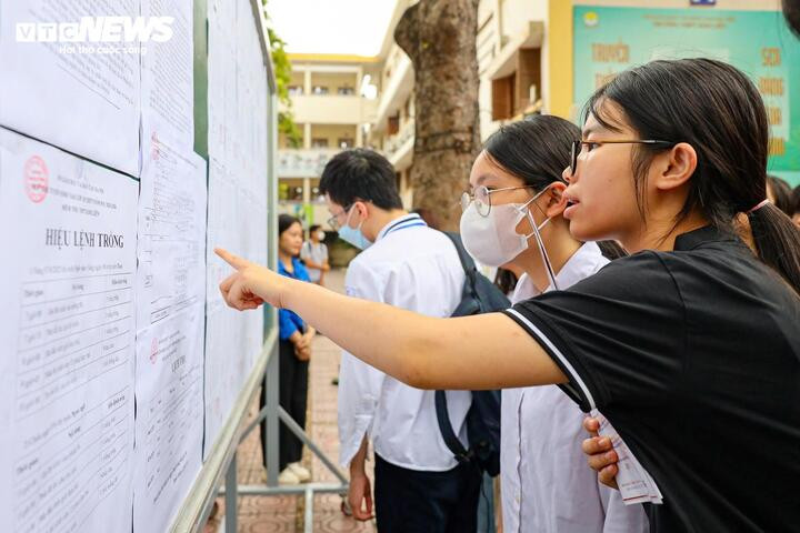 Thí sinh sẽ thi vào 10 trường THPT chuyên Đại học Sư phạm trong hai ngày 4-5/6; thí sinh thi chuyên Ngoại ngữ vào ngày 7/6.