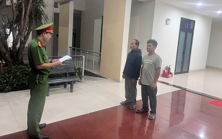 Dương Phú Đây và Lê Văn Ngọc bị khởi tố. (Ảnh: C.A)