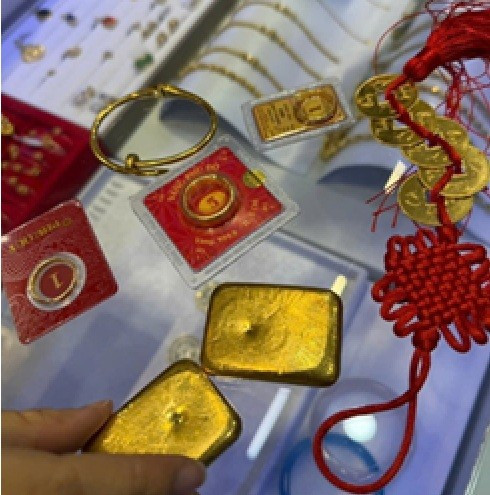 Bị thao túng tâm lý, nữ sinh mang 114 chỉ vàng của gia đình đi bán插图1 Nữ sinh bị thao túng tâm lý bán 114 chỉ vàng gia đình để chuyển tiền lừa đảo - Ảnh 2.