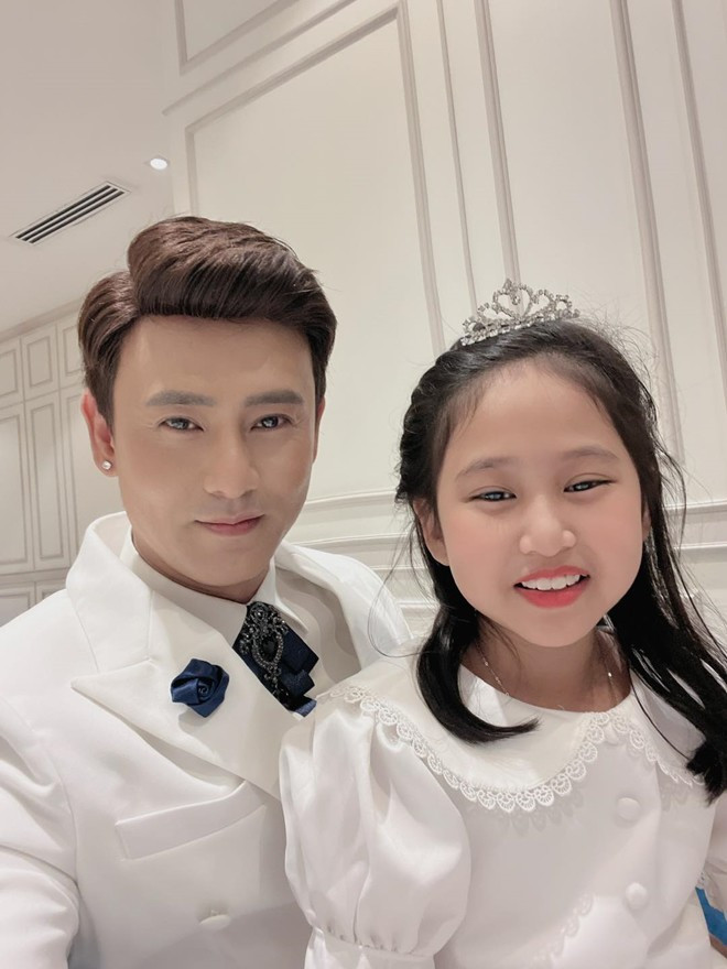 Làm bố đơn thân nuôi con gái nhỏ, một nam ca sĩ nhiều lần đau đầu 'bó tay' - Ảnh 3.