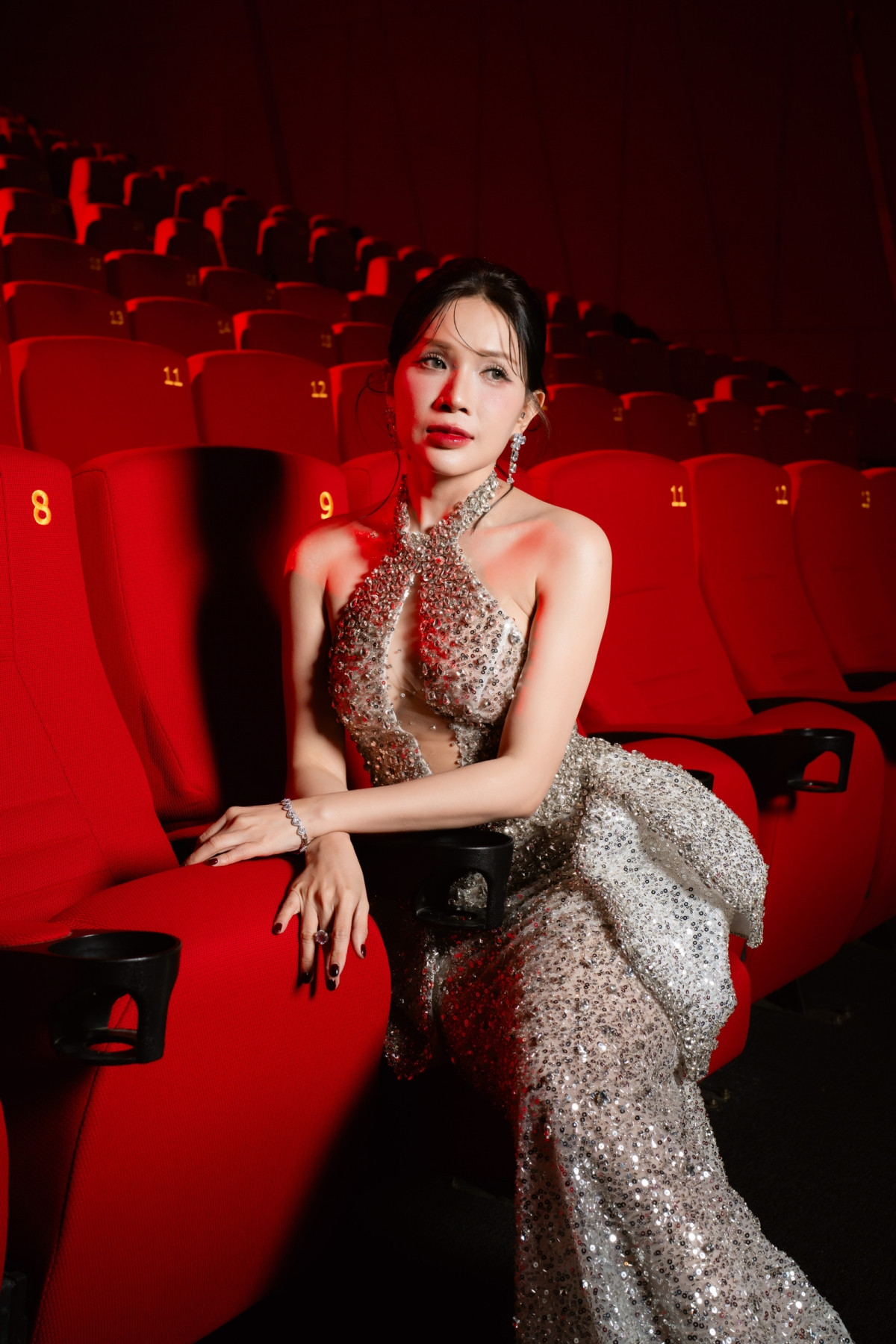 Nhan sắc gợi cảm của nữ chính phim kinh dị