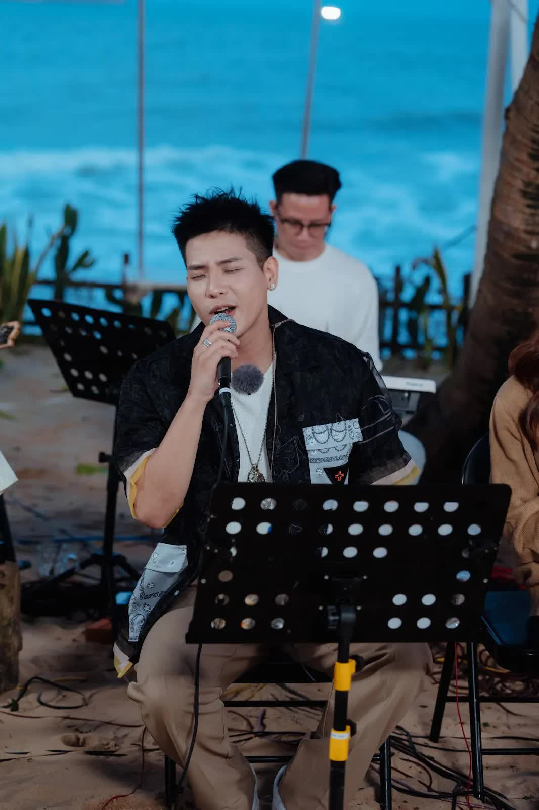 Ca sĩ Quân A.P trải lòng về cú sốc lớn bị phản ứng dữ dội - Ảnh 3.