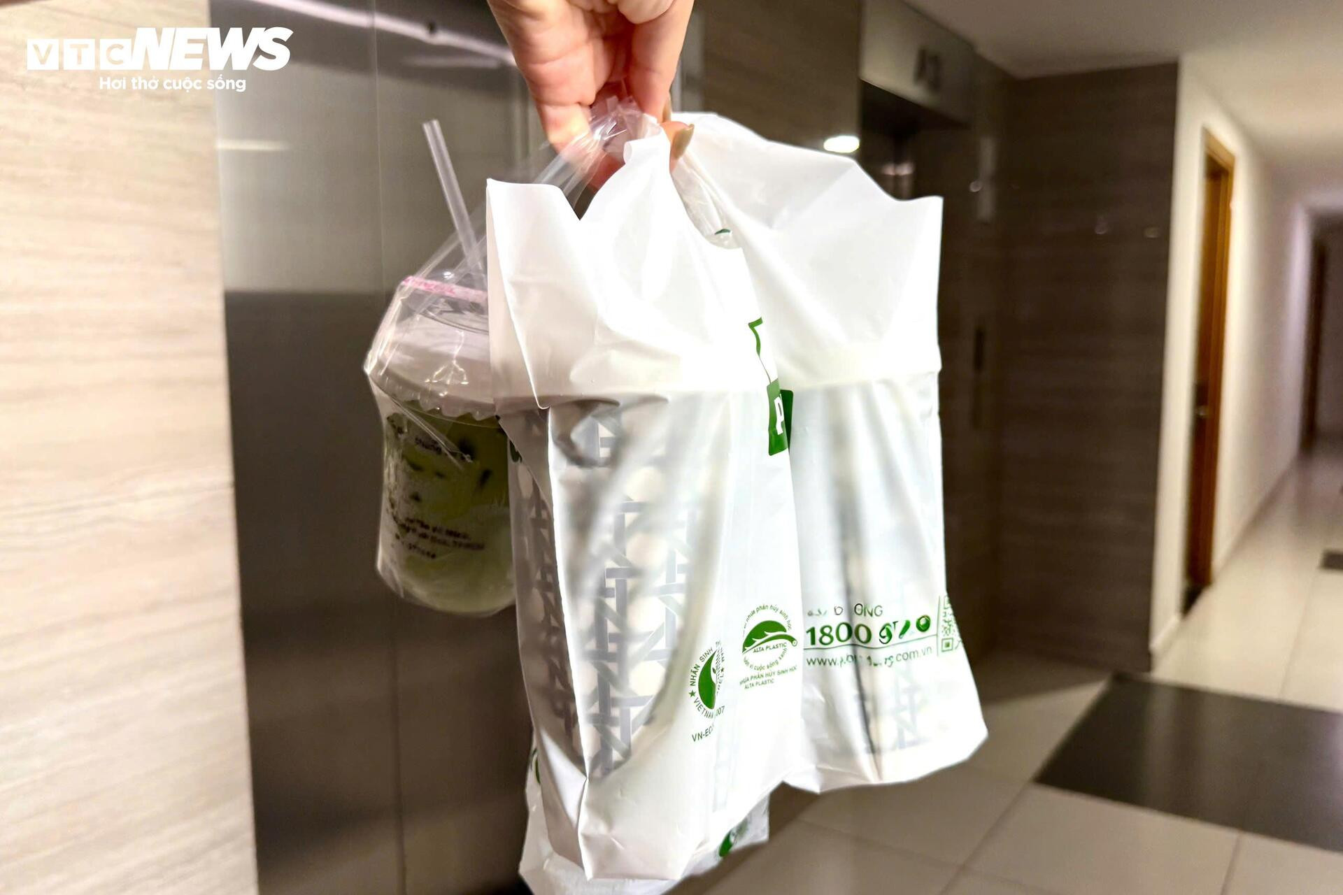 Giá xăng cao, người dân cân nhắc từng lần phải nổ máy xe ra đường - 5