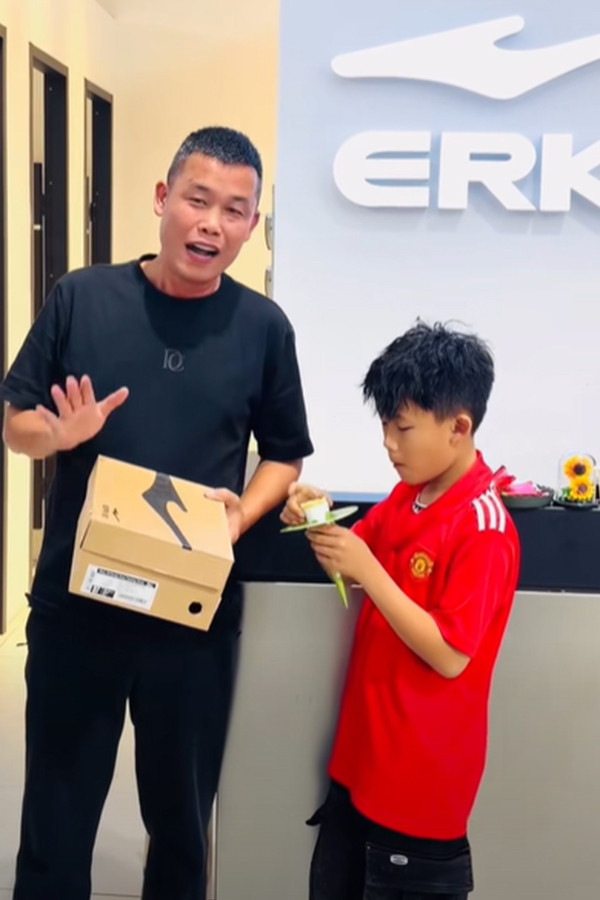 Hiệp Gà tuổi 49 làm bố đơn thân, chăm chỉ kiếm tiền lo cho con - Ảnh 4.