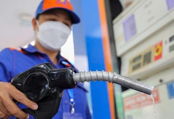 Thuế môi trường với xăng, dầu có thể được giảm một nửa đến hết tháng 6.