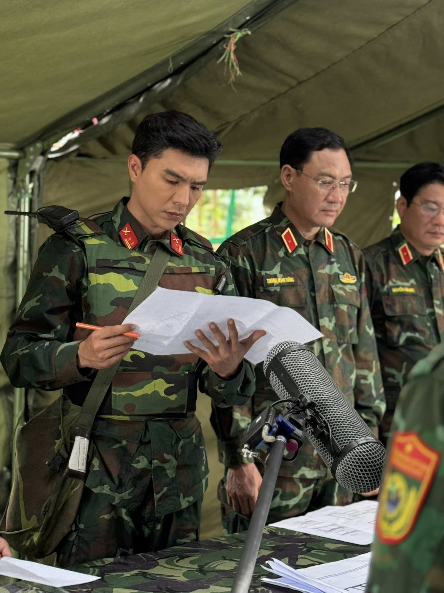 'Con rể' Thượng tướng gây chú ý - Ảnh 3.