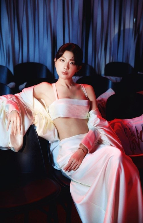 Lamoon xinh tựa 'bạch nguyệt quang', phong cách thời trang ấn tượng - Ảnh 3.