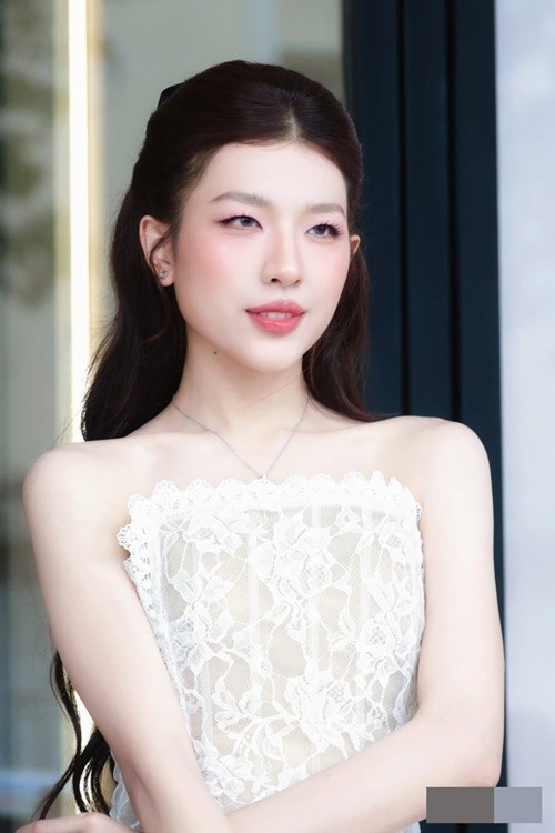 Lamoon xinh tựa 'bạch nguyệt quang', phong cách thời trang ấn tượng - Ảnh 9.