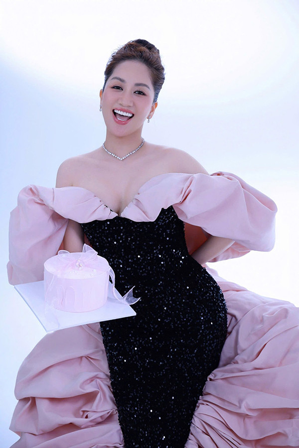 Tuổi 44 rực rỡ của Khánh Thi - Ảnh 2.