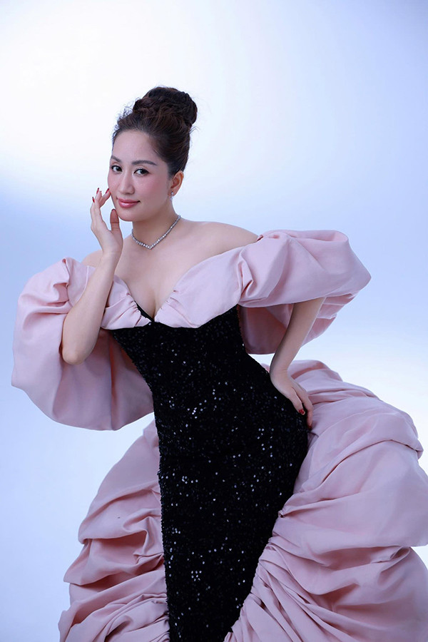 Tuổi 44 rực rỡ của Khánh Thi - Ảnh 8.