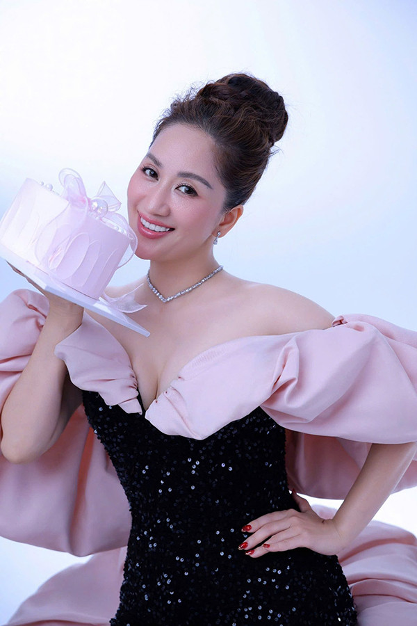 Tuổi 44 rực rỡ của Khánh Thi - Ảnh 3.