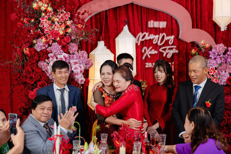 Chú rể Quảng Ninh đến Đà Nẵng rước dâu bằng máy bay gây sốt插图1 anh 3.jpg