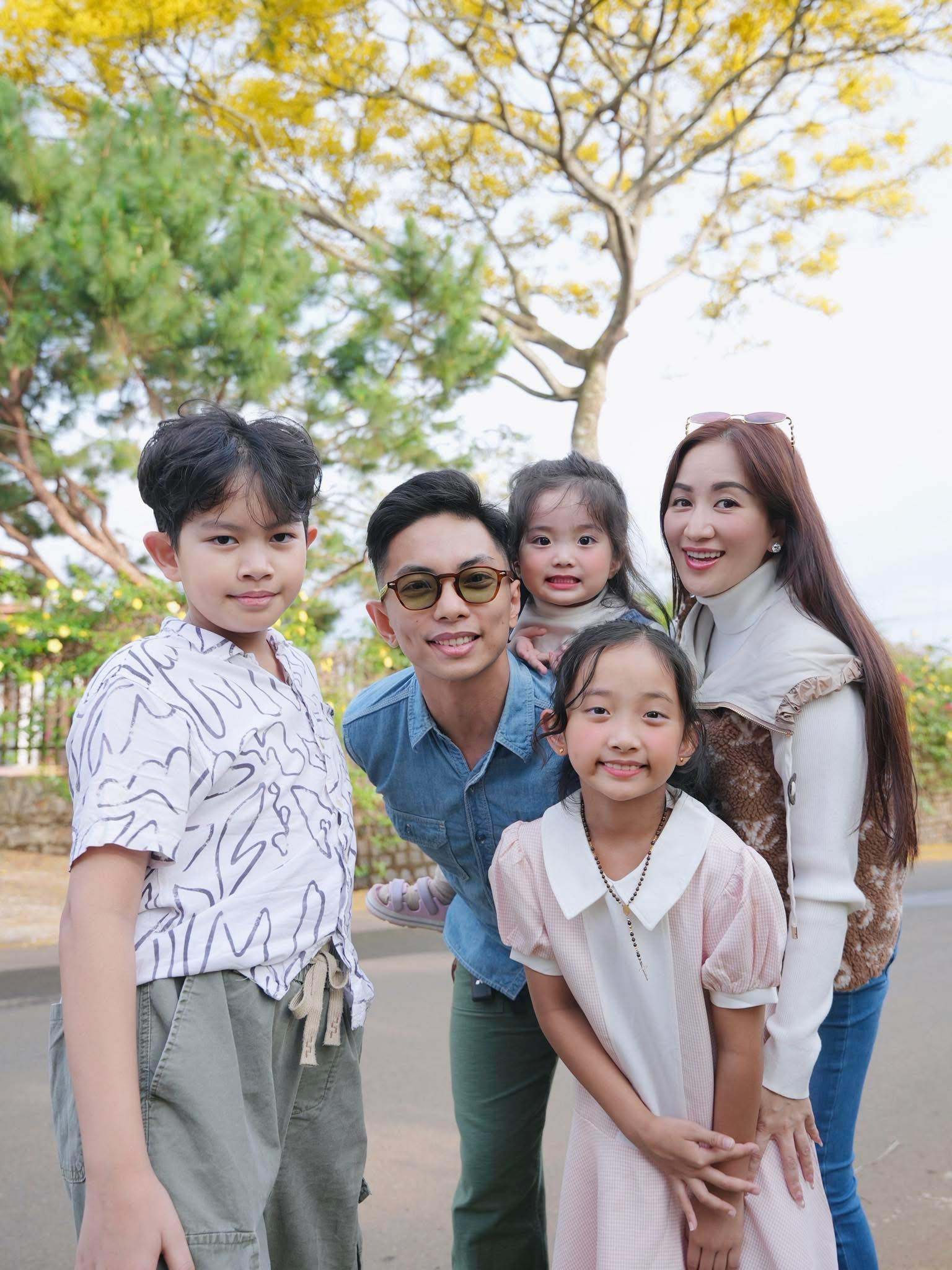 Nhân sinh nhật tuổi 44 của Khánh Thi, Phan Hiển gọi vợ là 'nữ hoàng của anh' - Ảnh 4.