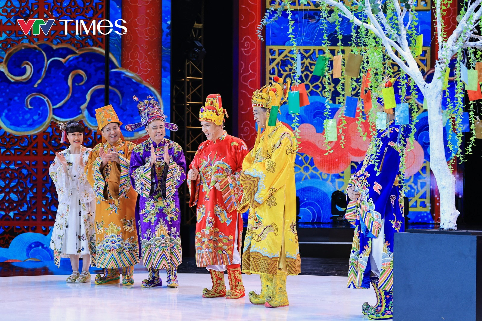 'Táo quân' trở lại, hứa hẹn sẽ khiến khán giả cười nghiêng ngả插图1 Hình ảnh đầu tiên của Táo quân 2026 trên VTV3 trong chương trình Cuộc hẹn với tháng 3 - Ảnh 2.