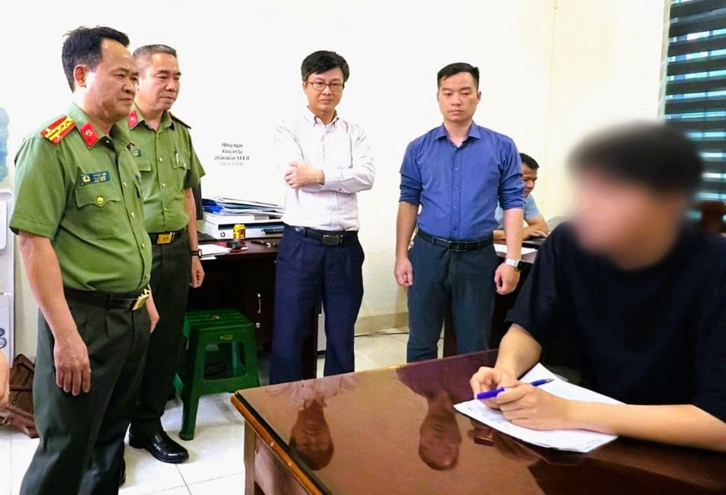 Từ học sinh mê tin học