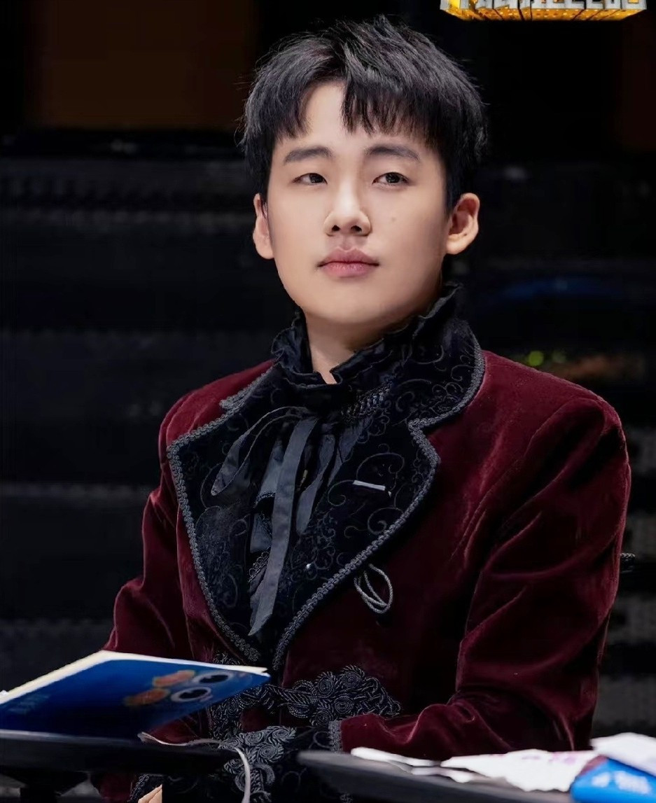 Ba nam diễn viên bị phát hiện tới quán bar 'tay vịn'插图3 luu-hao-nhien6.jpg