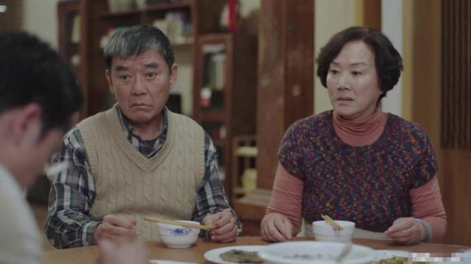 Một lời nói dối về lương hưu giúp tôi nhìn rõ lòng người trong gia đình - Ảnh 1.