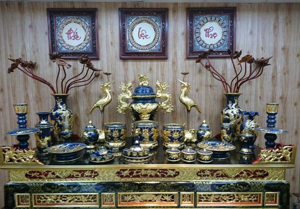 Trong gia đình nếu lập bàn thờ thì ai là người bốc bát hương, thời điểm lập và những kiêng kỵ tránh xui rủi? - Ảnh 1.