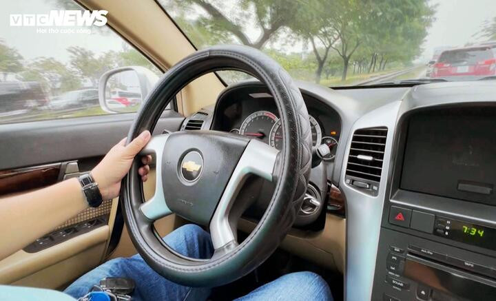 Người lái giữ tay ga ổn định, hạn chế tăng tốc đột ngột để tiết kiệm nhiên liệu.