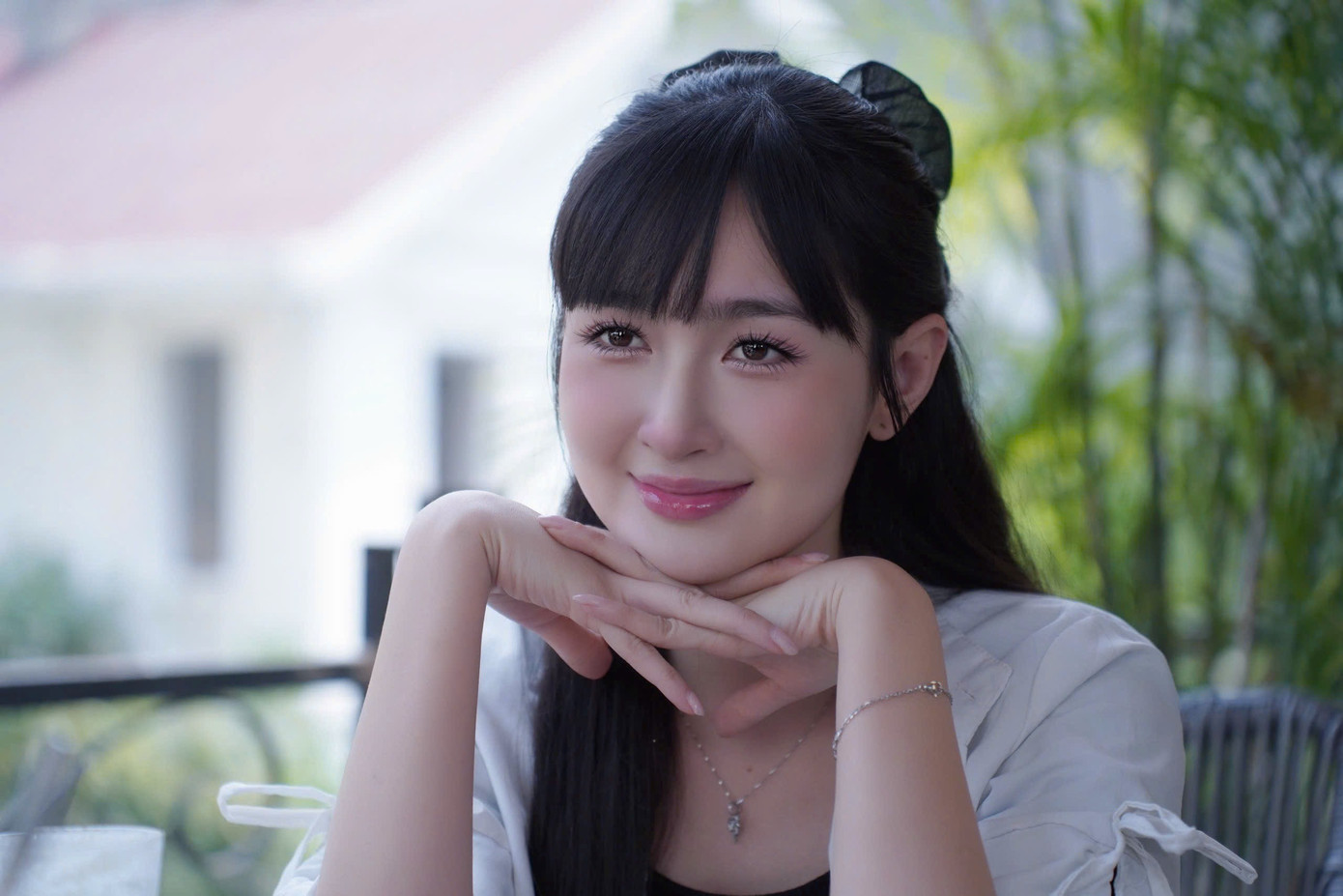 Nhan sắc nữ chính 'Bước chân vào đời' - Ảnh 1.