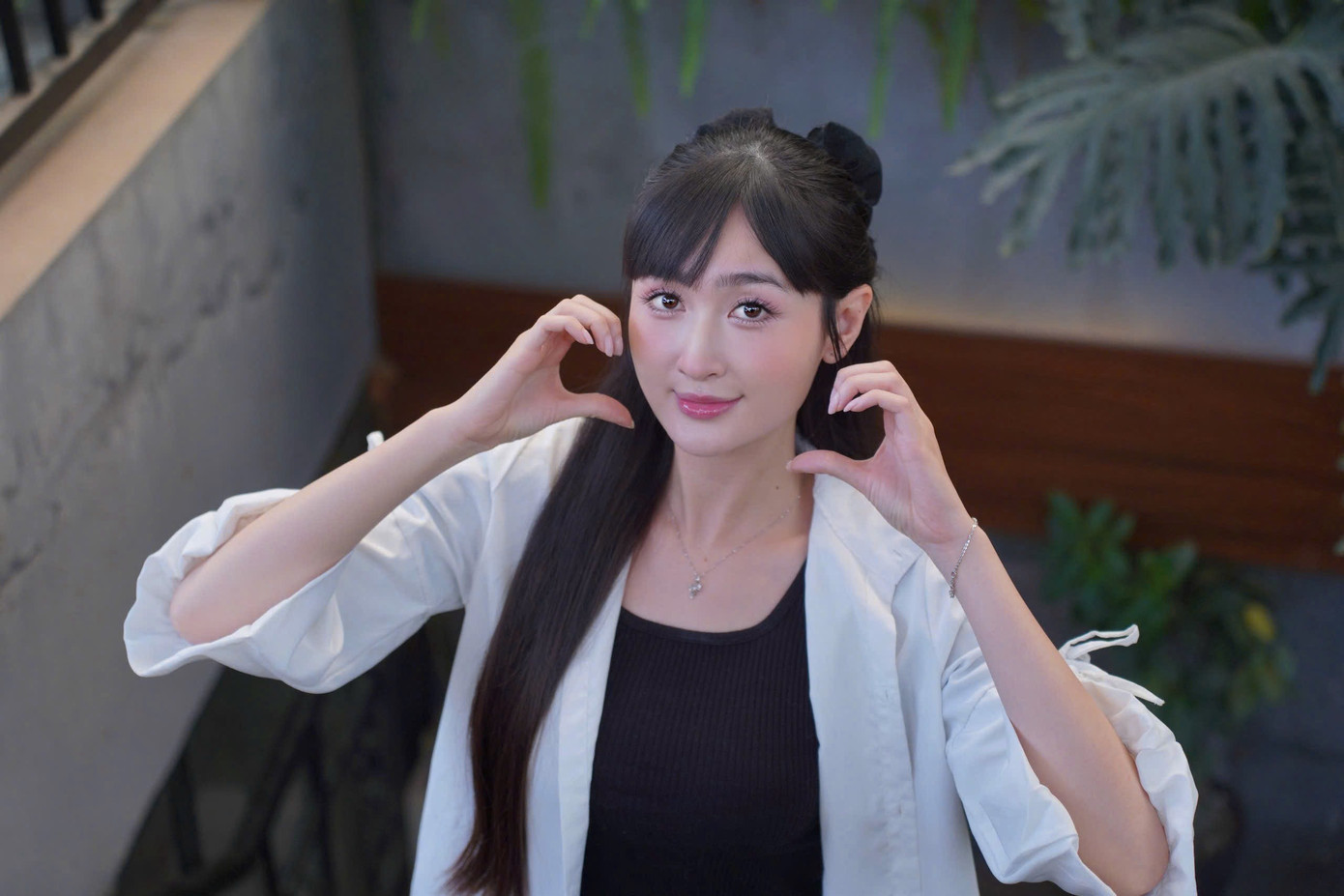 Nhan sắc nữ chính 'Bước chân vào đời' - Ảnh 2.