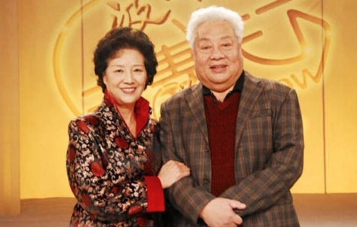 Diễn viên Chu Long Quảng bên bà xã.