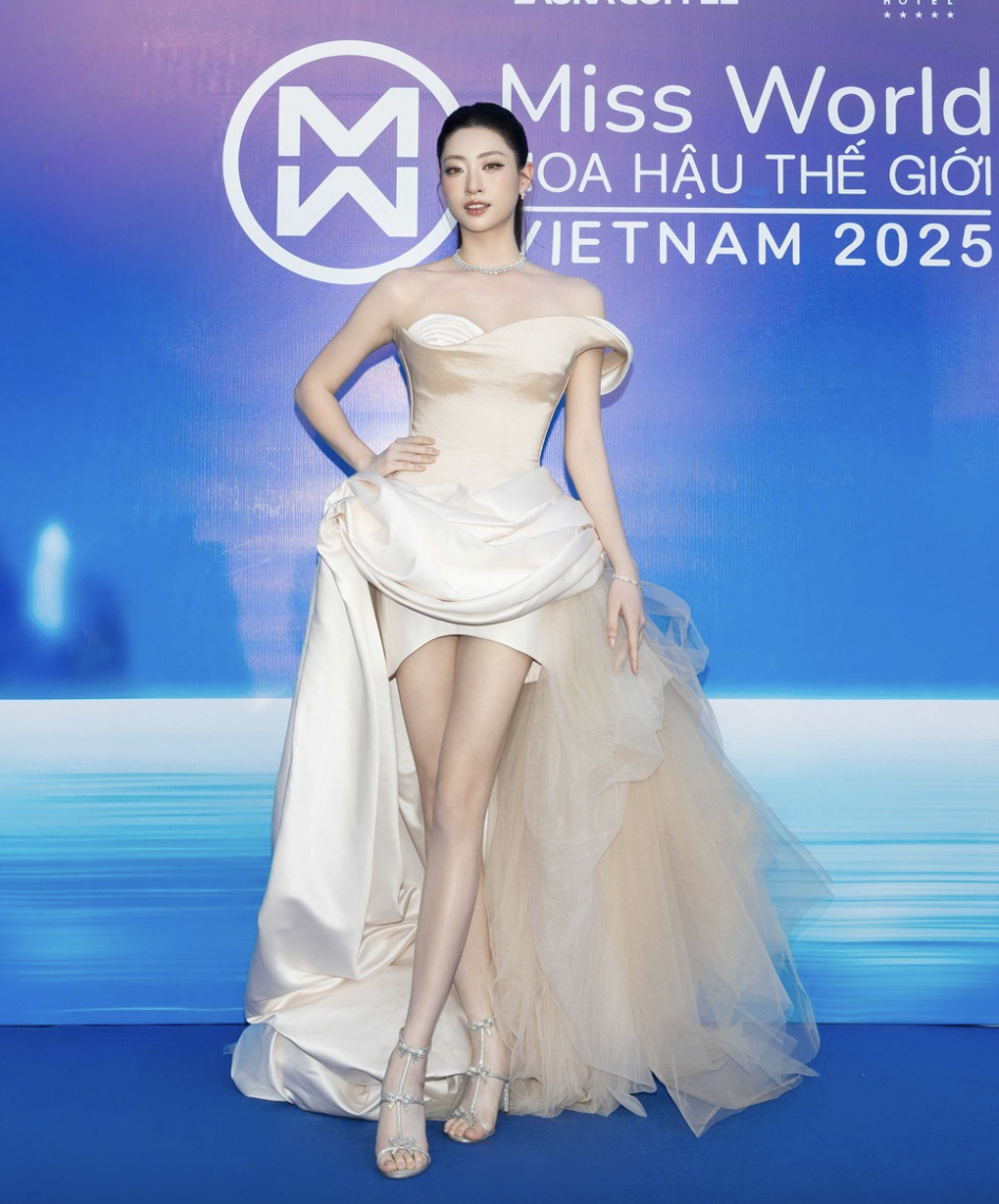 Bố đẻ Hoa hậu Ý Nhi xuất hiện tại chung kết Miss World Vietnam 2025 - Ảnh 6.