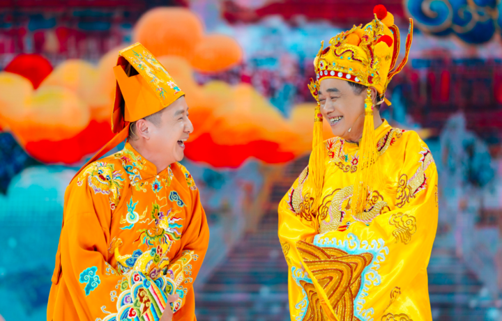 Dù thời lượng ngắn, ê-kíp vẫn nỗ lực giữ tinh thần châm biếm đặc trưng đã làm nên thương hiệu Táo quân suốt nhiều năm qua